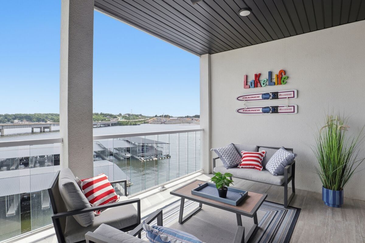Lake Days Rentals-Shootout Suite at Topsider-image-1