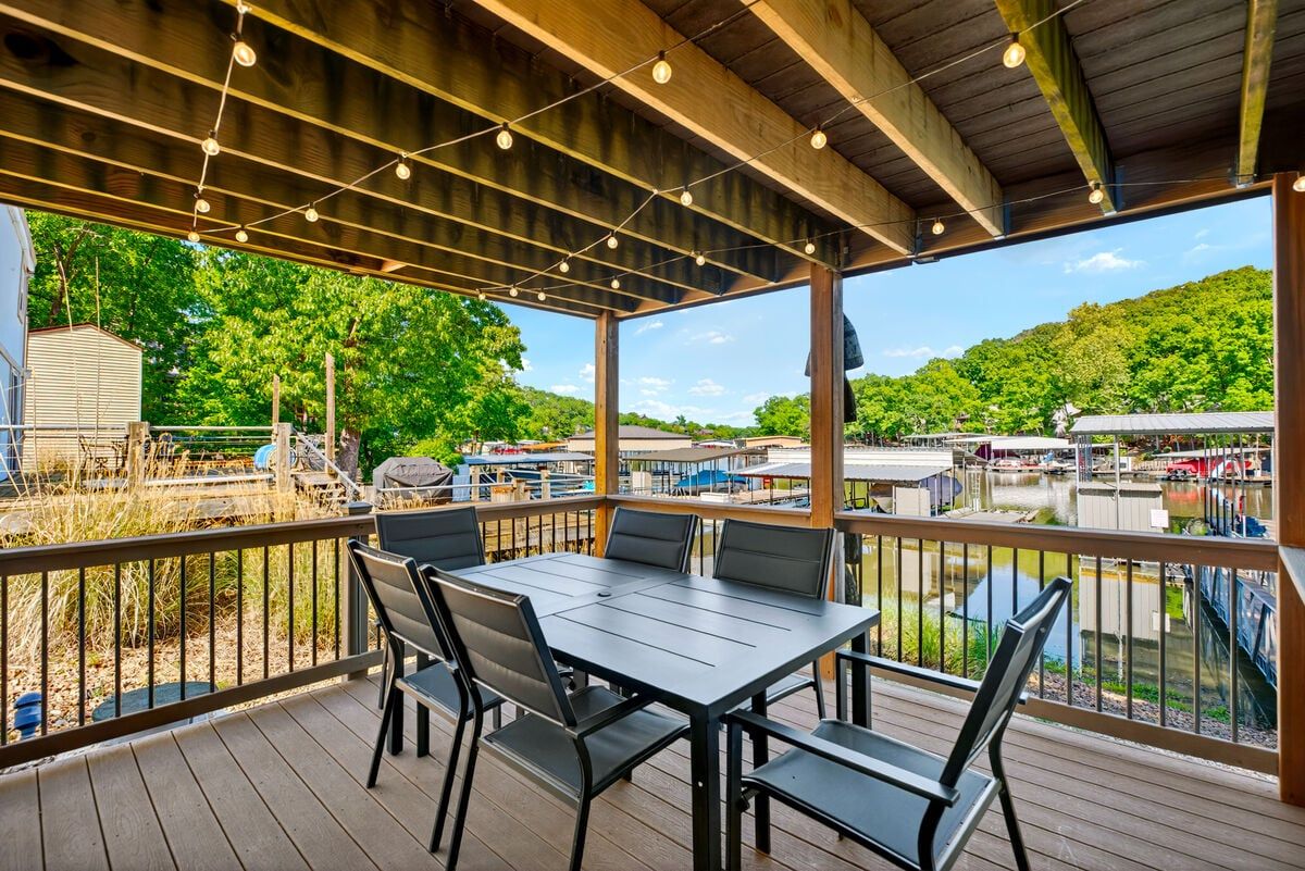 Lake Days Rentals-Lakeside Lux-image-1