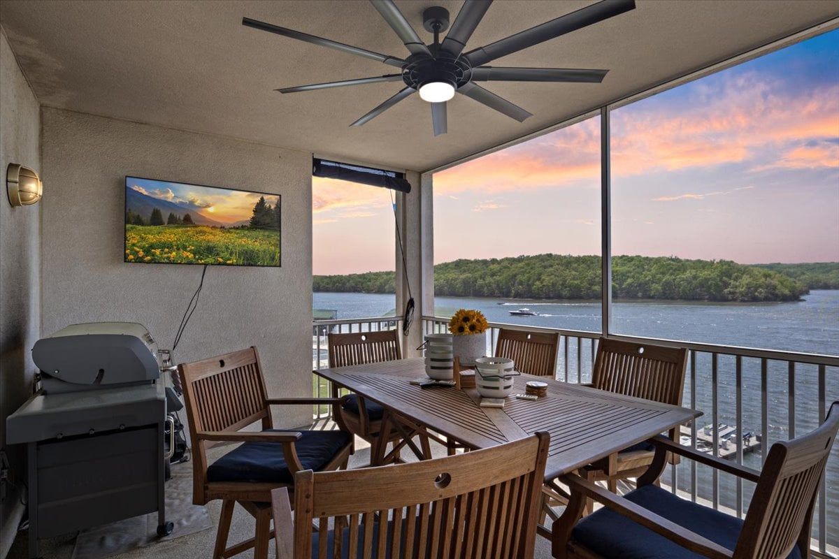 Sunset Cove at the Towers at Parkview Bay, a Stylish Condo near Shootout